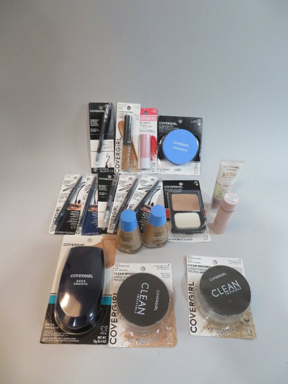 Covergirl Makeup lot of 17 pc's Brand new